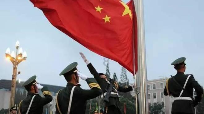 发疯失控亲手撕碎脸面，她竟被毁到了这种地步